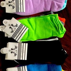Women’s Ankle Sport Socks Many designs and colors.